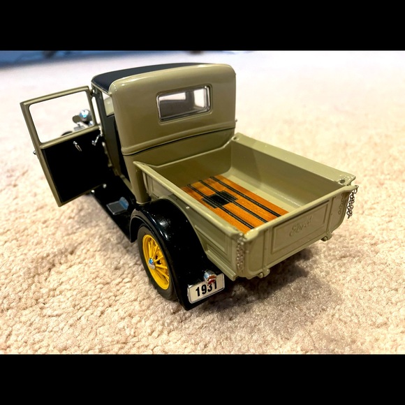 1:18 1931 Model A - Green - Picture 2 of 4